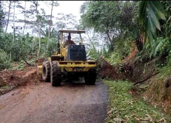 Dinas Pekerjaan Umum dan Penataan Ruang Provinsi Banten selalu sigap dalam tangani longsor