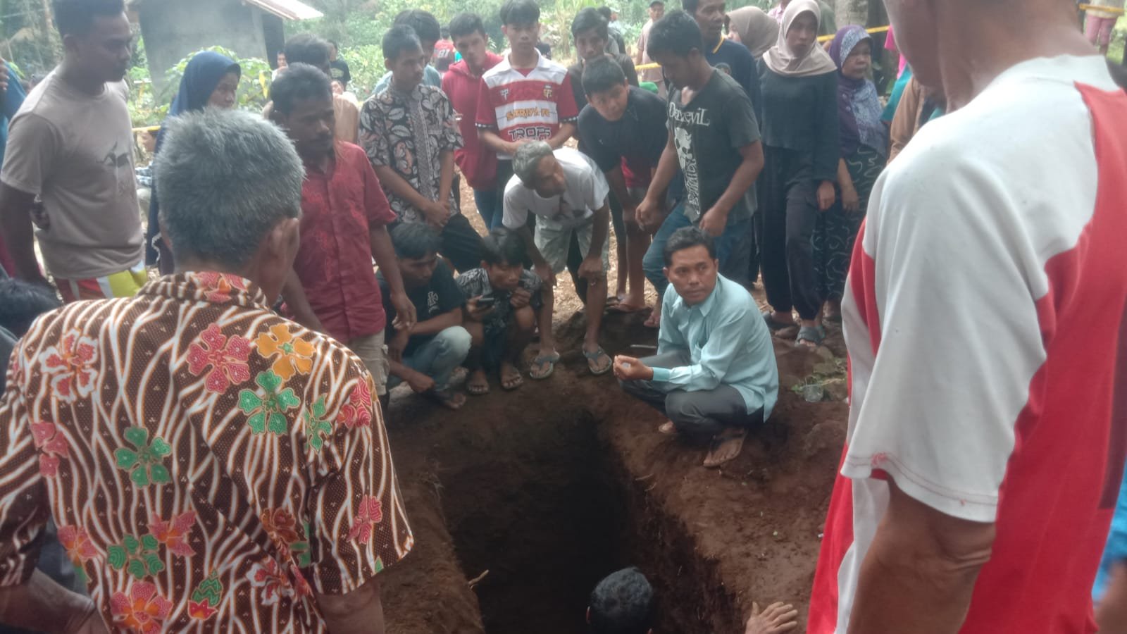 DI DUGA PENGANUT ILMU HITAM GAGAL MENCURI MAYAT SEORANG GADIS DI DESA BINANGUN