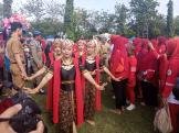 Siswa SMP Negeri 1 Padamara tampil dalam acara Road Show Pemulihan Ekonomi UMKM 