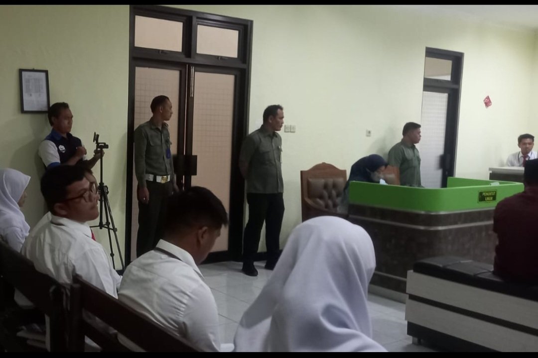 SIDANG TUNTUTAN PENCABULAN ANAK DIBAWAH UMUR  PN DEMAK JATUHKAN SATU TAHUN TIGA BULAN 