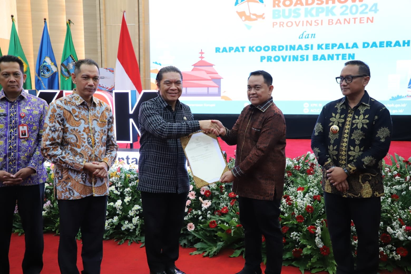 Kakanwil BPN Banten Serahkan Sertipikat Elektronik Situ Cihuni
