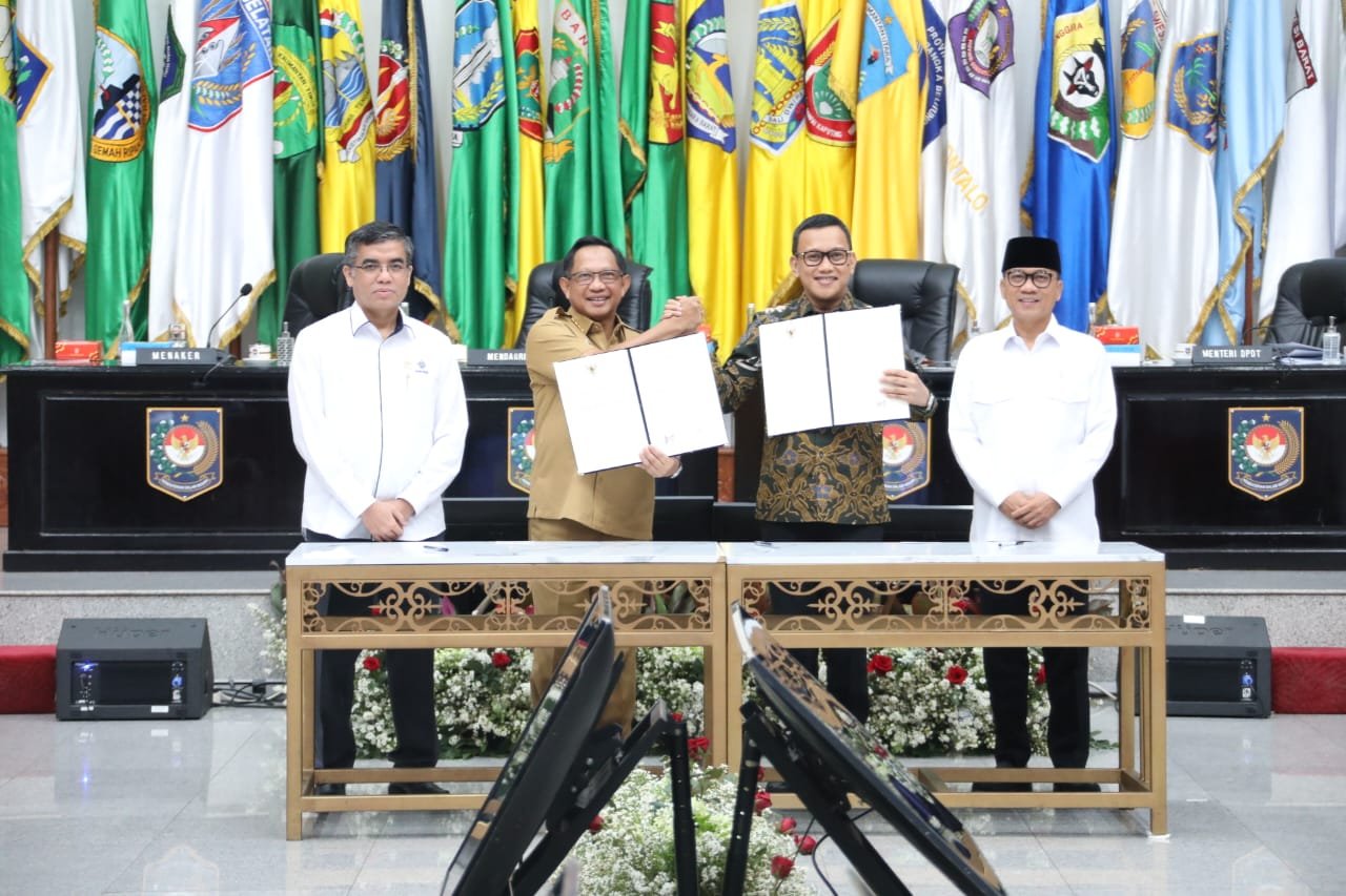 Mendagri Teken Nota Kesepahaman dan Surat Edaran Bersama untuk Lindungi Pekerja Migran