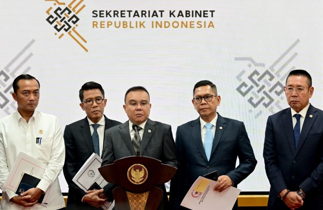Presiden Prabowo Subianto, menerima kunjungan sejumlah perwakilan pimpinan DPR RI di Istana Merdeka