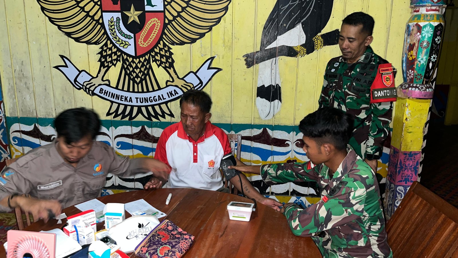 Satgas Pamtas Yonarmed 11 Kostrad Kawal Pemulangan 199 PMI Yang Dideportasi Dari Malaysia