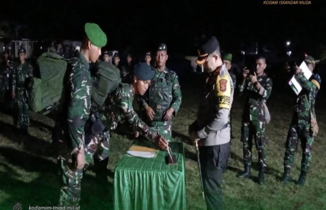 Serah Terima Simbol Peleton YWPJ Etape ketiga Dari Yonif 116 -GS Kepada Yonif R 115-ML , Khidmat