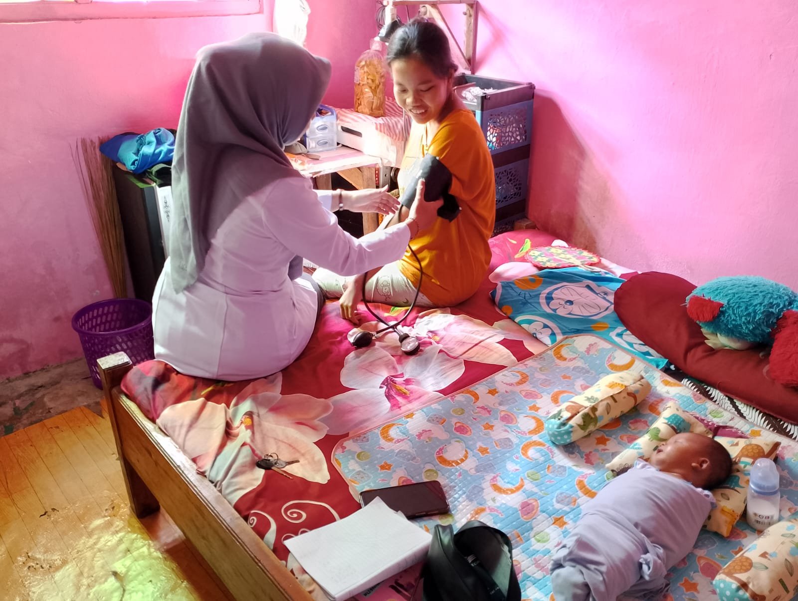 Bersama kader  ibu hamil aman dengan "PEDANG LAYAR "(pendampingan, kunjungan, pelayanan, mengantar) 