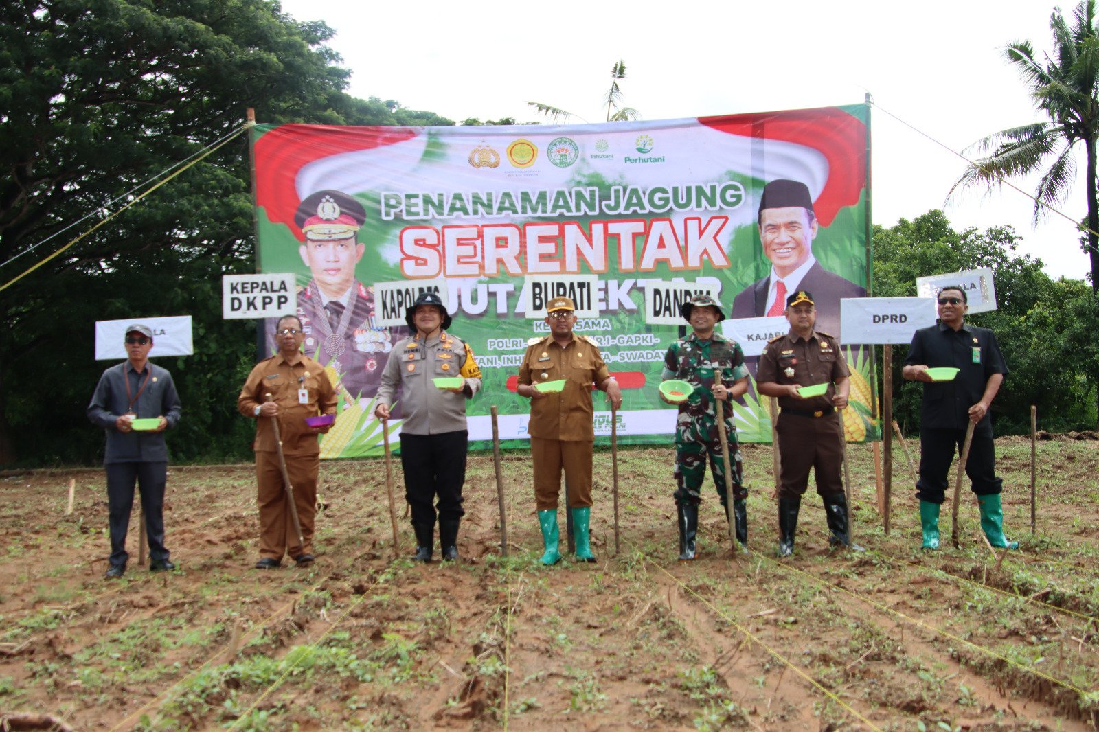 Dukung Program Asta Cita Presiden RI, Forkopimda Sumenep Tanam Jagung Bersama