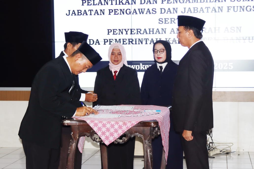 PJ Bupati Banyumas Lantik 25 Pejabat Struktural dan Fungsional
