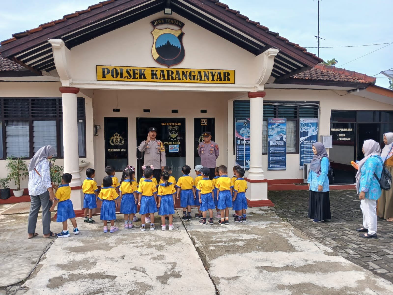 Polisi Sahabat Anak, Polsek Karang Anyar Menerima Kunjungan Paud Mentari Ceria Banjarkerta