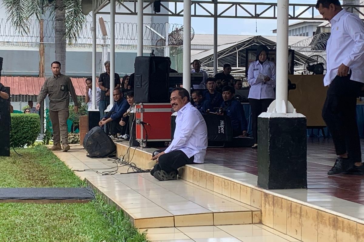 "Lesehan Bersama Tahanan di Rutan Cipinang, Menteri Imipas: Belum Tentu Saya Lebih Mulia"