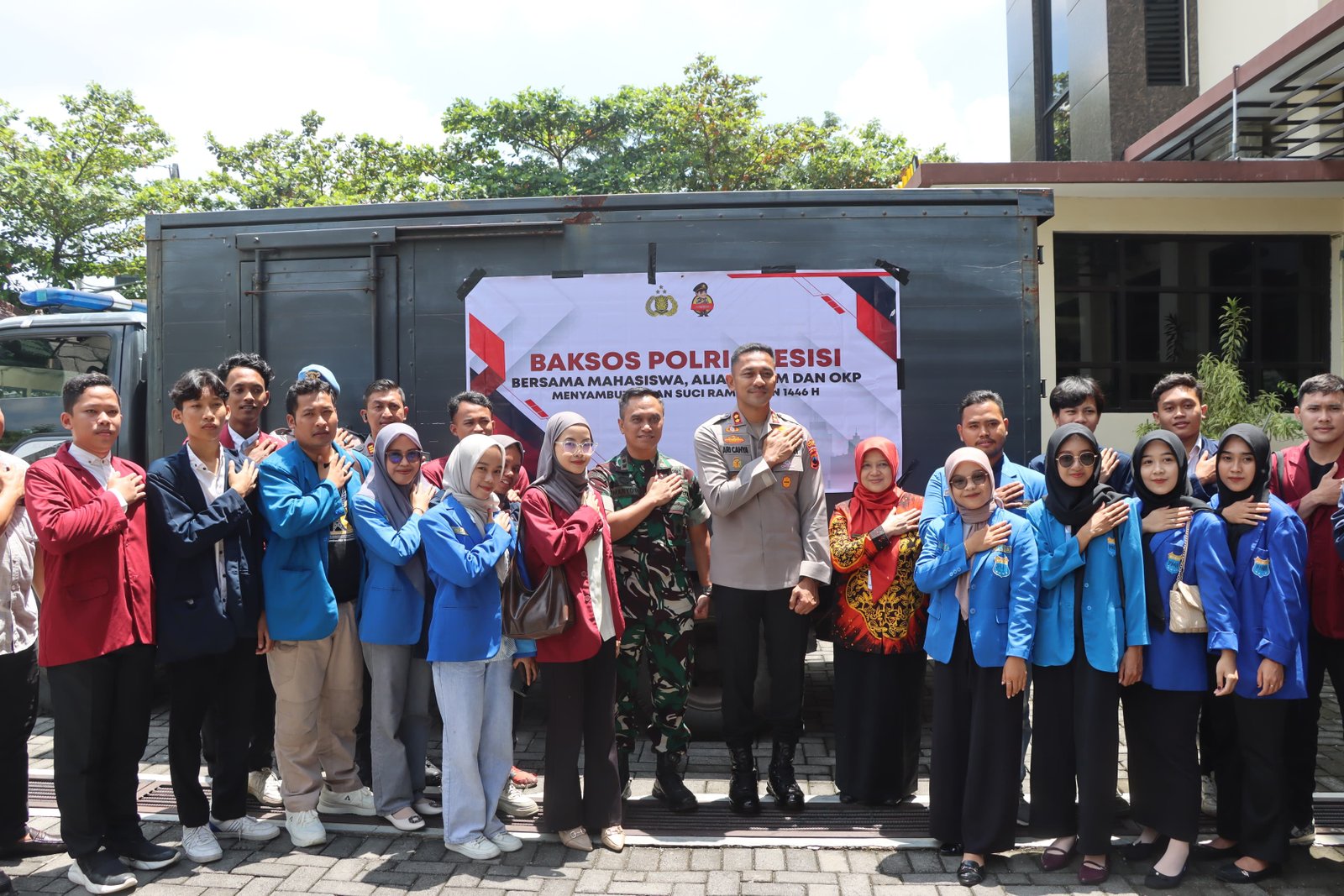 Jelang Ramadhan Ratusan Dus Sembako Disalurkan 