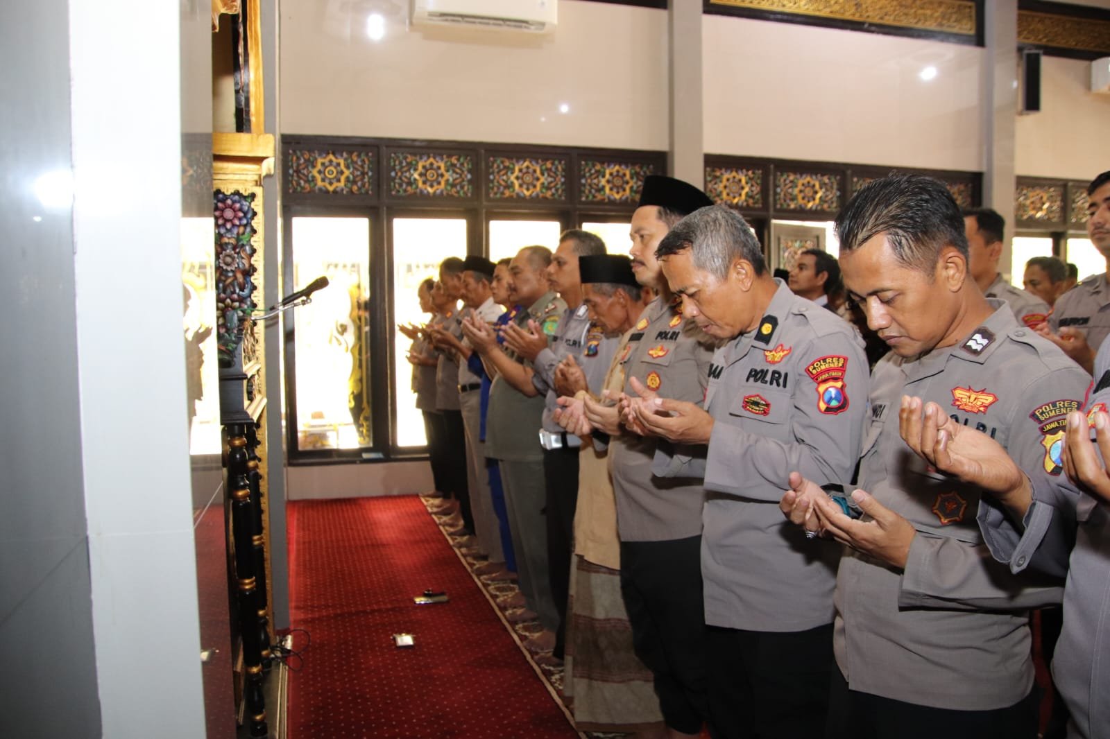 Polres Sumenep Gelar Sholat Ghaib Untuk Anggota Polisi Yang Gugur Saat Bertugas Di Lampung 