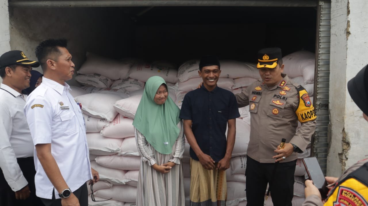 Kapolres Sumenep cek ketersediaan pupuk bersubsidi di Kios Makmur Kec. Bluto