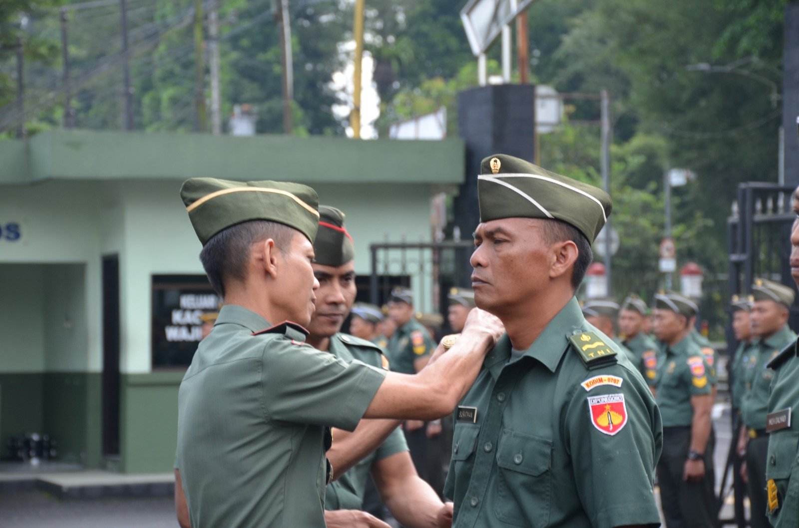 Dandim 0707-Wonosobo Pimpin Kenaikan Pangkat 37 Prajurit, Tegaskan Makna Kehormatan dan Dedikasi
