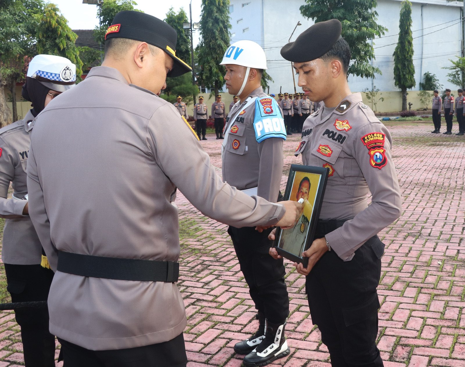 Kapolres Sumenep Pimpin Upacara PTDH Satu Anggota Polres Sumenep