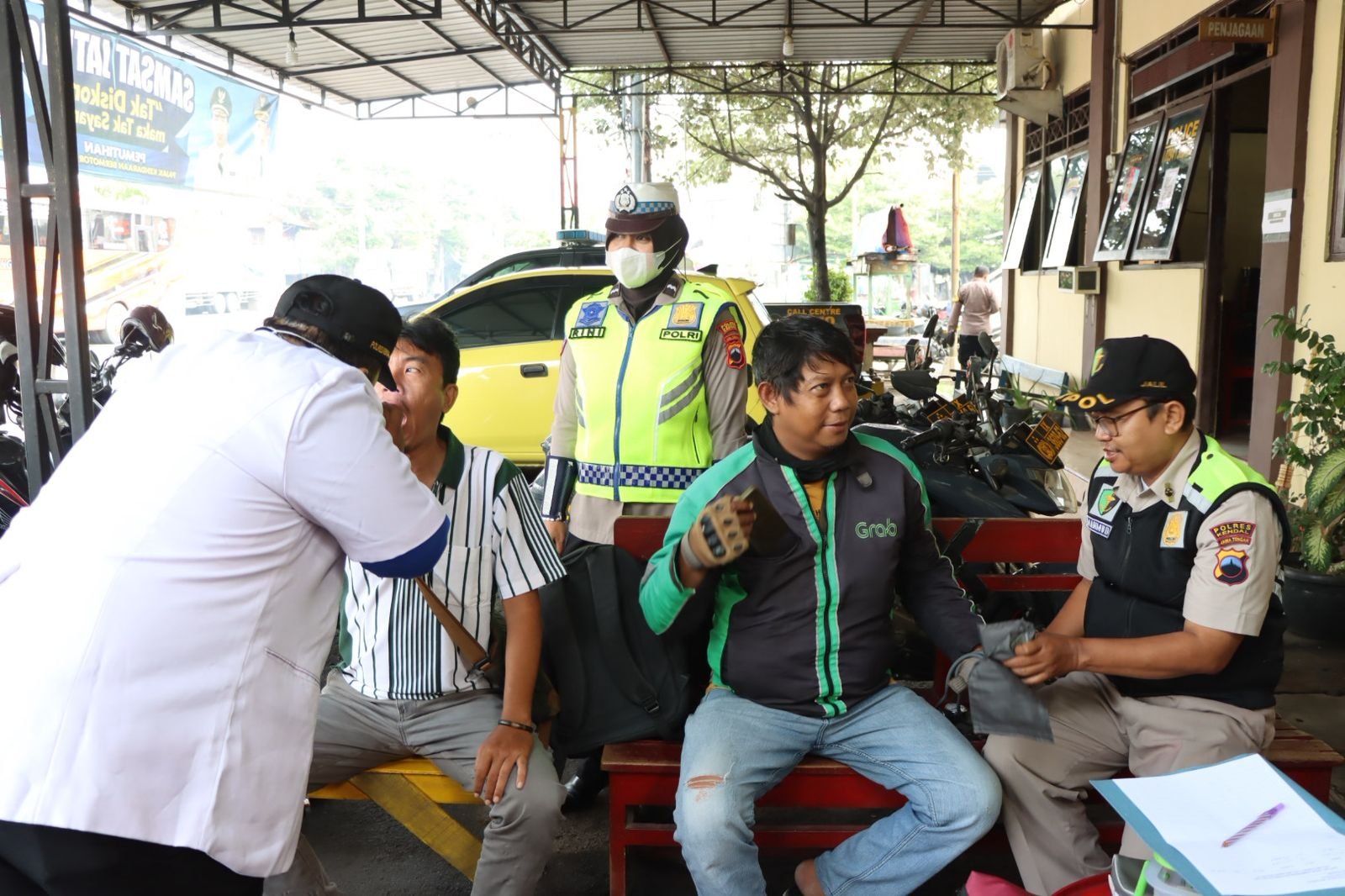Hari Bhayangkara, Polres Kendal Gelar Pemeriksaan Kesehatan Gratis untuk Pengemudi Ojol