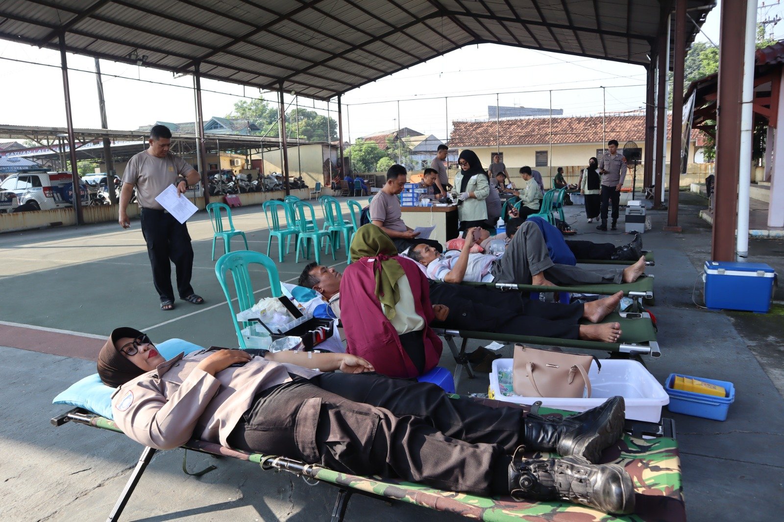 Puluhan Personil Polres Kendal Gelar Bakti Kesehatan Donor Darah Hari Bhayangkara ke-79
