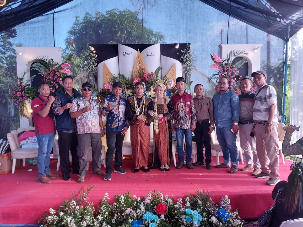 Resepsi Pernikahan Putri Dari bapak Nasikhin dan ibu Nur saidah Berlangsung Meriah