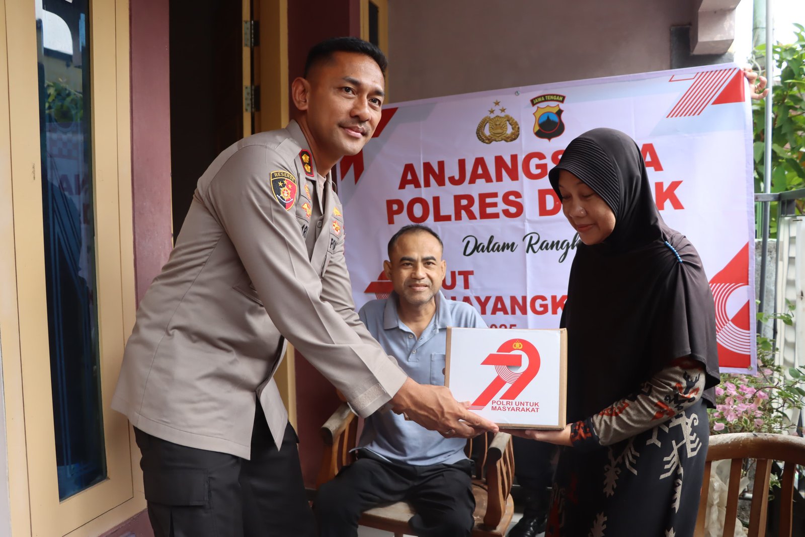 Kapolres Demak Kunjungi Purnawirawan dan Warakawuri Dalam Menyambut Hari Bhayangkara ke-79