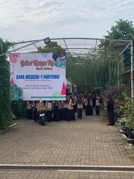 Gelar karya P5 kewira Usahaan Oleh SMAN 1 Mayong Tahun 2025