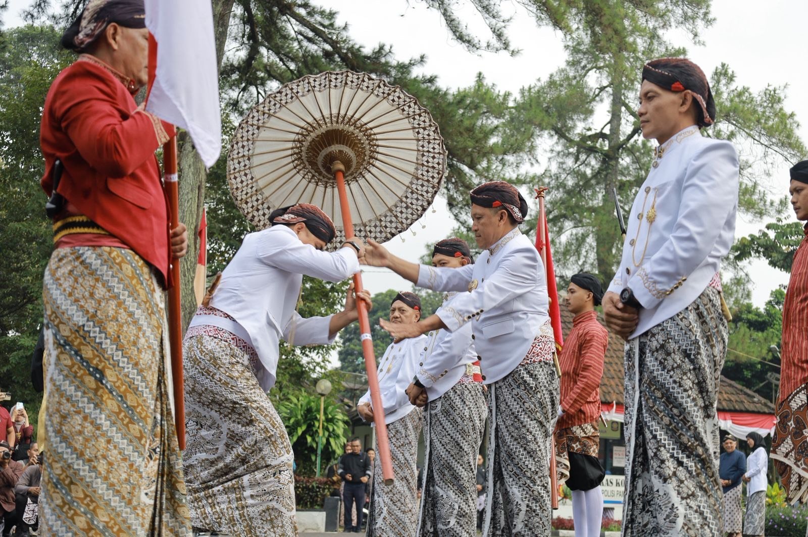 Kirab Panji dan Pusaka: Refleksi 200 Tahun Wonosobo Menuju Daerah Raharja, Adil, dan Makmur