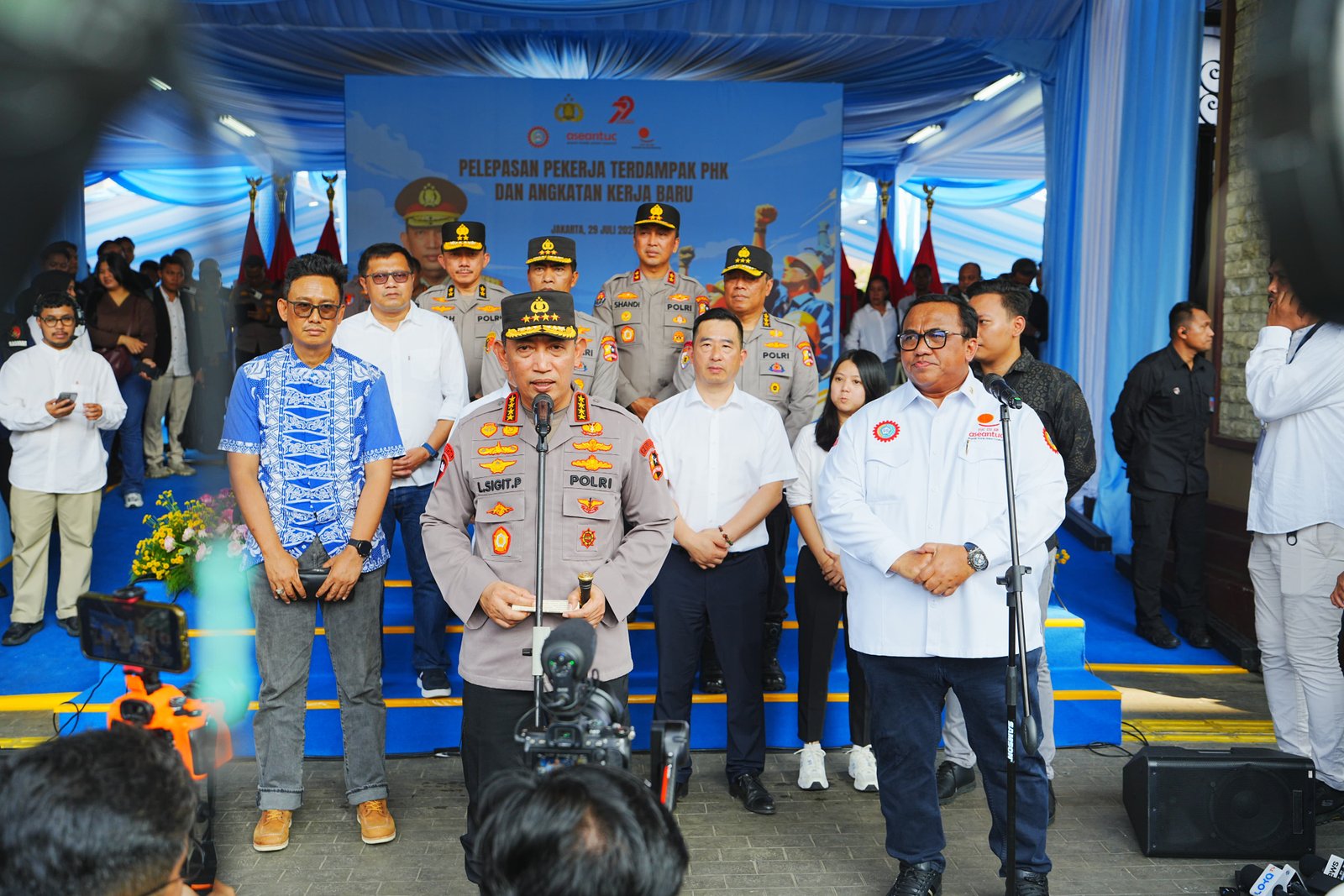Lepas Buruh Terdampak PHK dan Angkatan Kerja Baru, Kapolri: Kabar Gembira di Tengah Dampak Global 