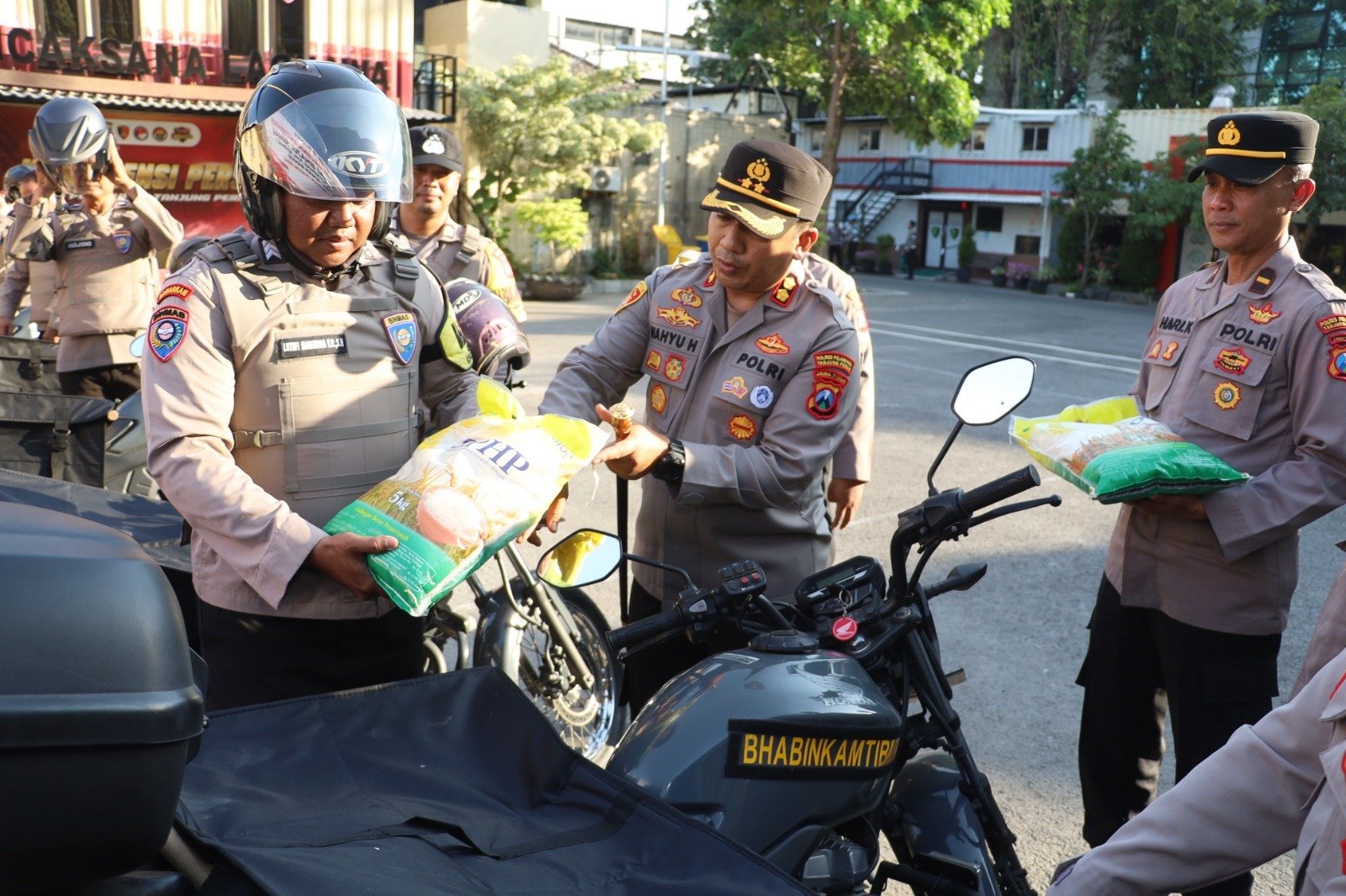 Dukung Gerakan Pangan Murah, Kapolres Pelabuhan Tanjung Perak Luncurkan Program Bhajul Semar