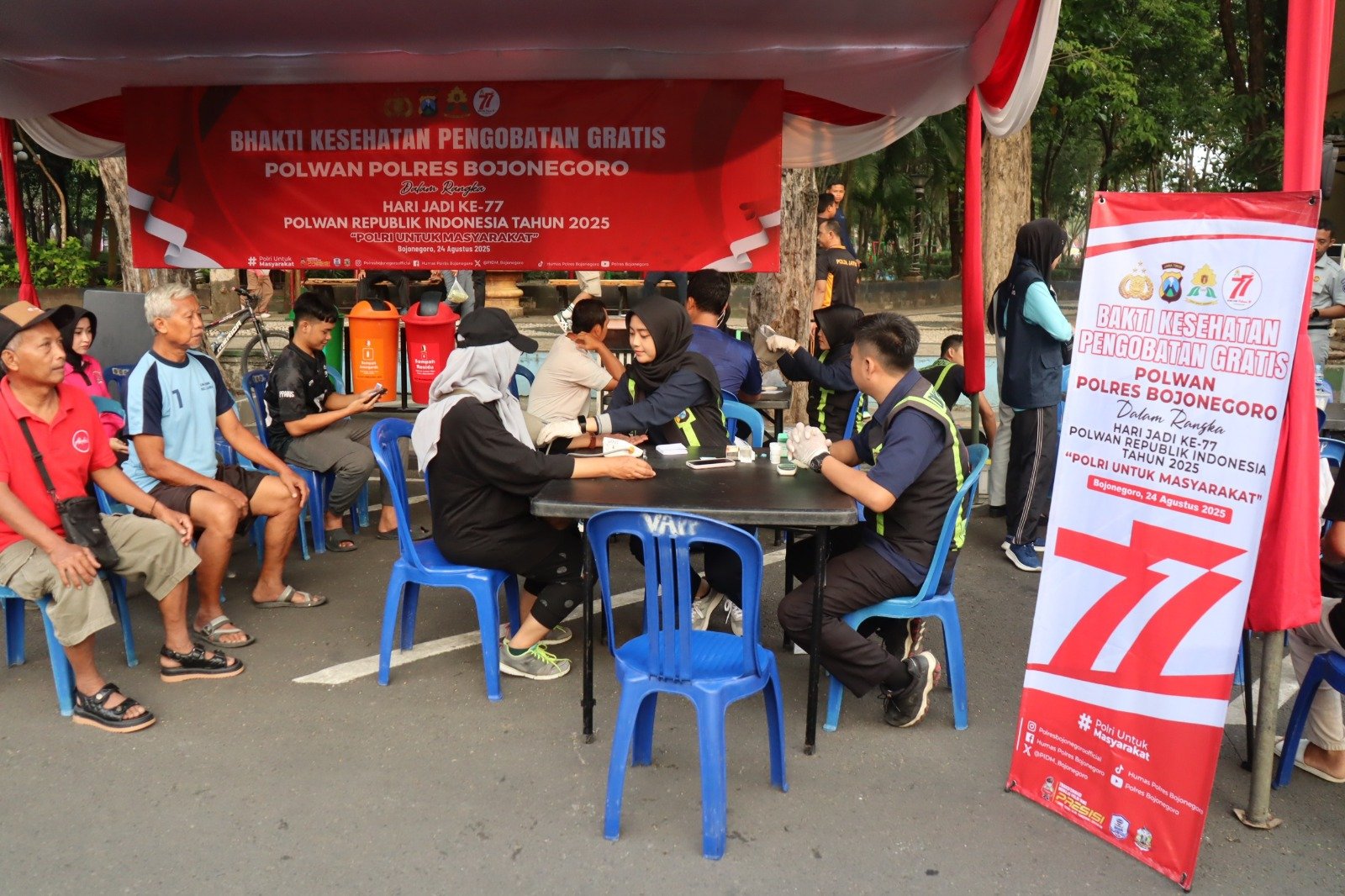 Polwan Polres Bojonegoro Gelar Bakti Kesehatan di CFD, Warga Antusias Serbu Layanan Gratis