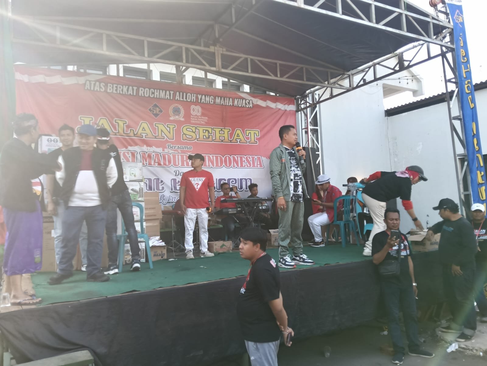 Ribuan warga Meriahkan Jalan Sehat Aliansi Madura Indonesia, Hadiah Utama Sepeda Listrik dan Ratusan