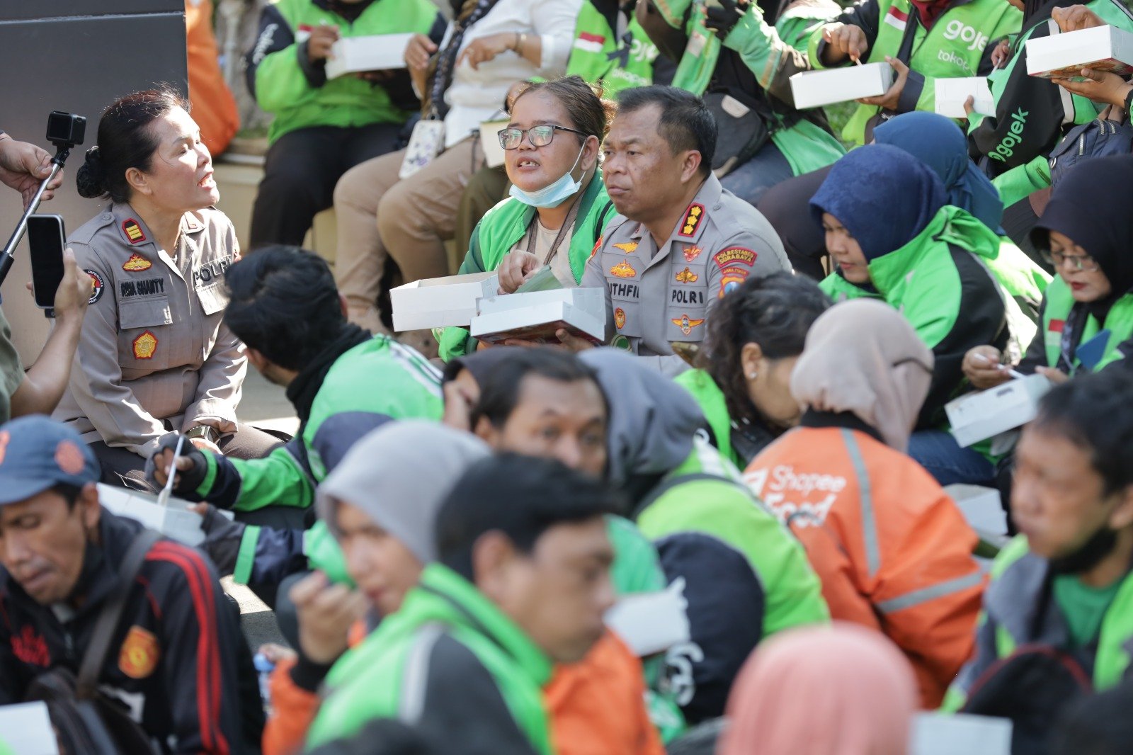 Polrestabes Surabaya dan Ratusan Ojol Doa Bersama: Harmoni untuk Alm Affan Kurniawan