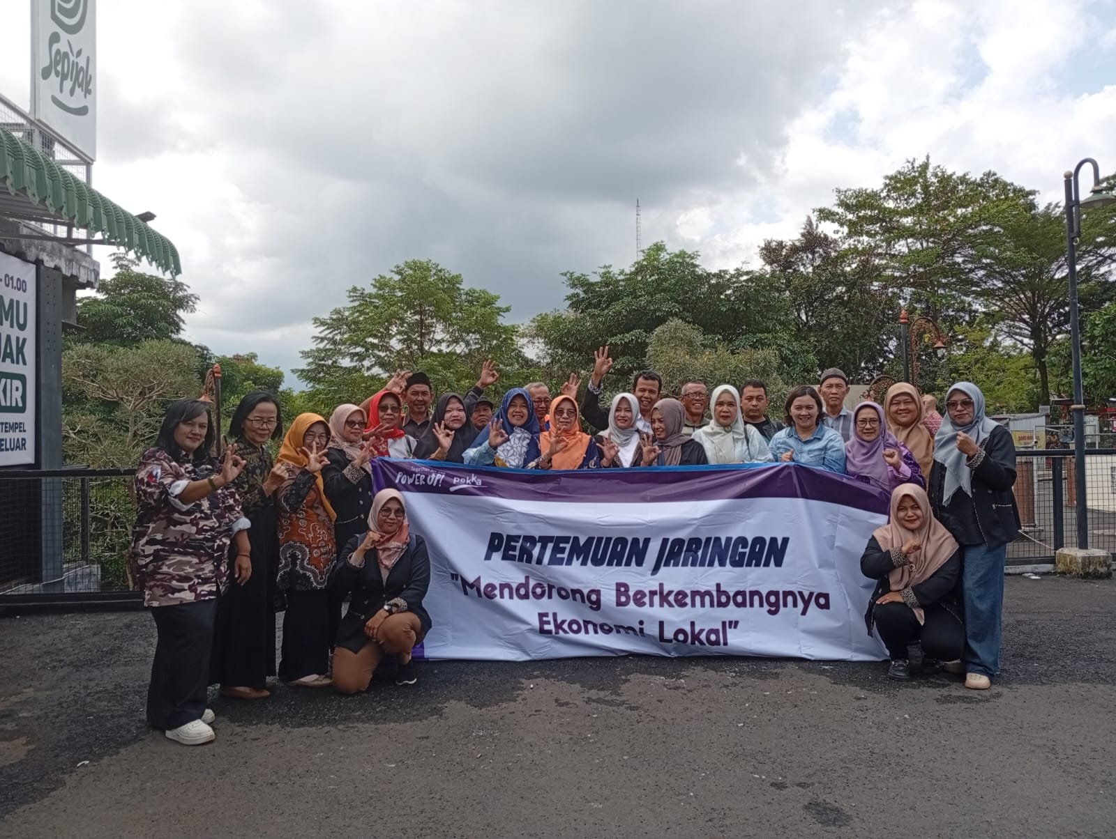 Yatimah Ketua PEKKA (Perempuan Kepala Keluarga) Sukses Adakan Pertemuan Jaringan