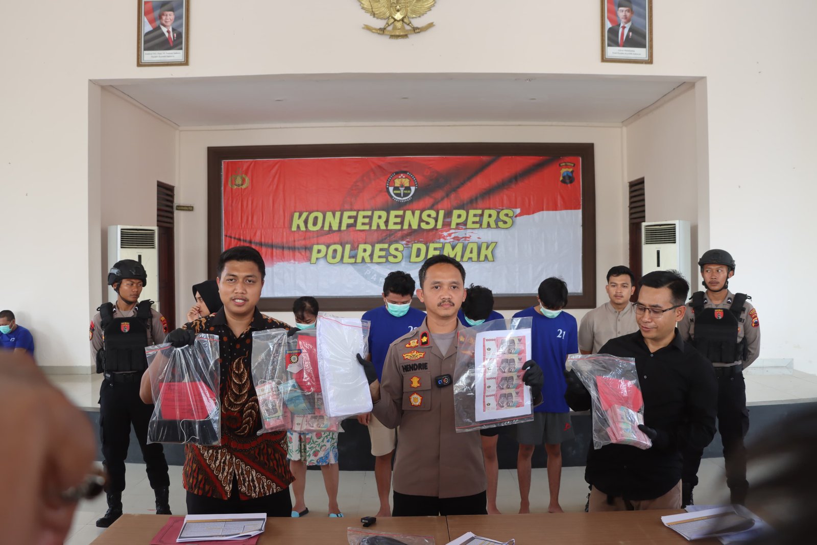  Sindikat Uang Palsu Keluarga Dibekuk, Polisi Sita Ribuan Lembar Pecahan Rp100 Ribu