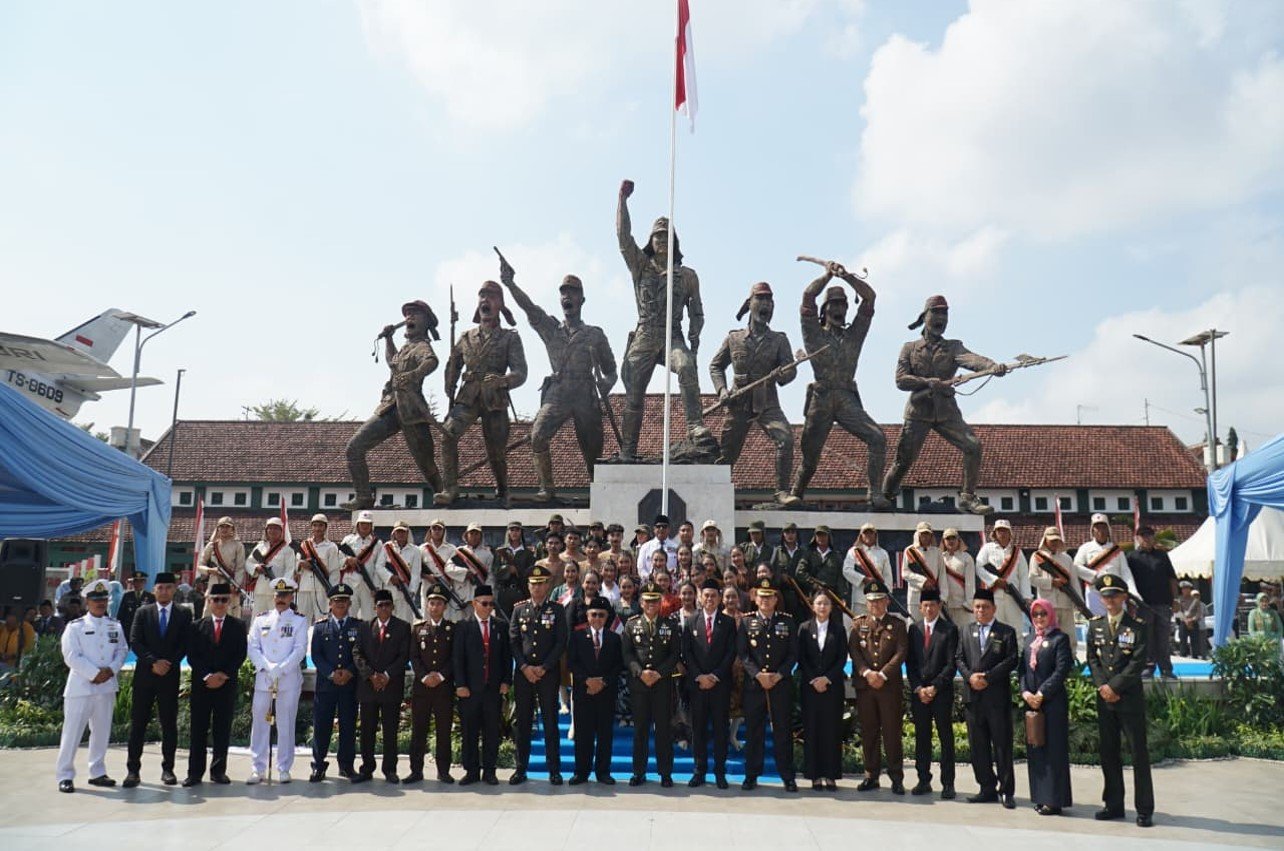 Kodim 0808-Blitar Gelar Upacara HUT Ke 80 TNI di Monumen PETA, Teguhkan Semangat â€œTNI Prima, TNI Rak