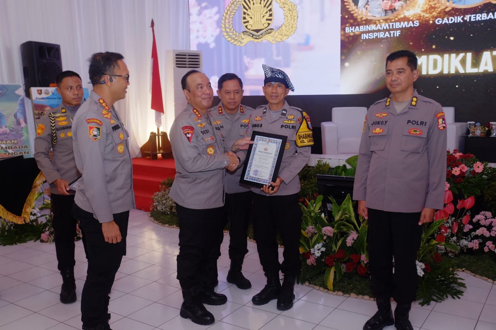 Aipda Rahmad Muhajirin Sosok Bhabinkamtibmas Inspiratif Polres Bojonegoro Terima Anugerah di Forum I
