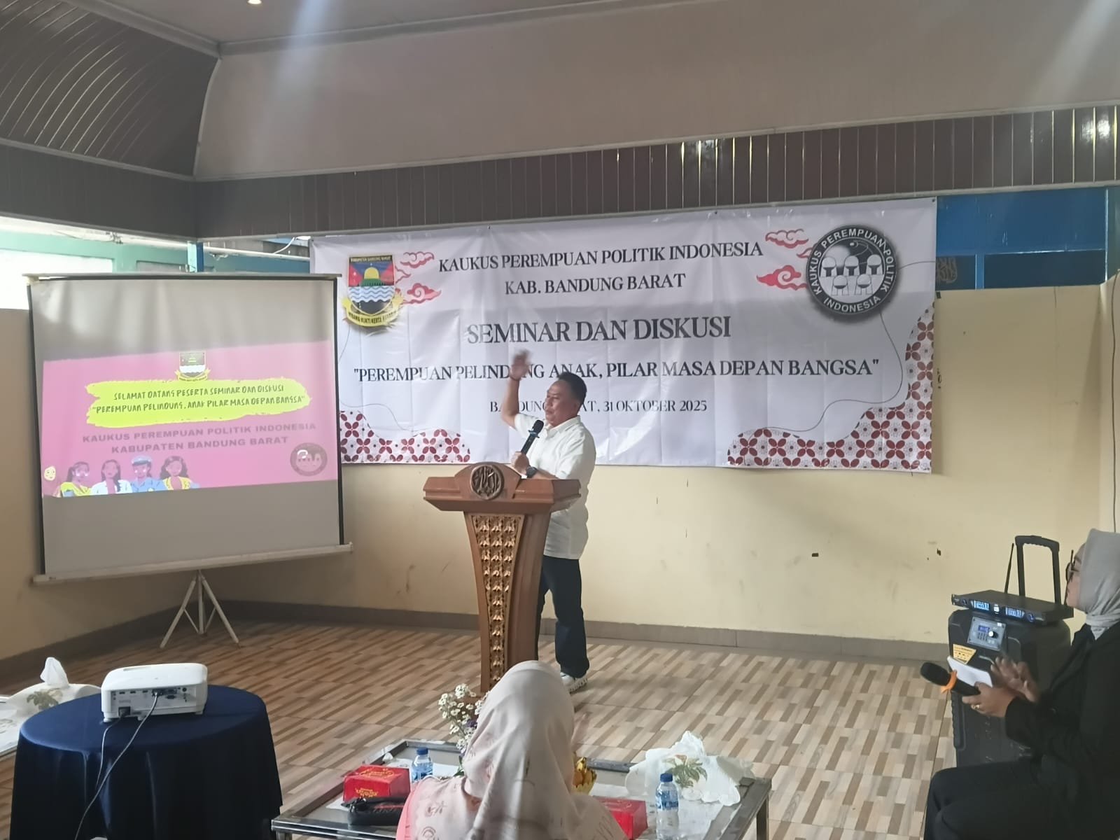 Seminar dan Diskusi Perempuan Pelindung Anak: Pilar Utama Membangun Bangsa   