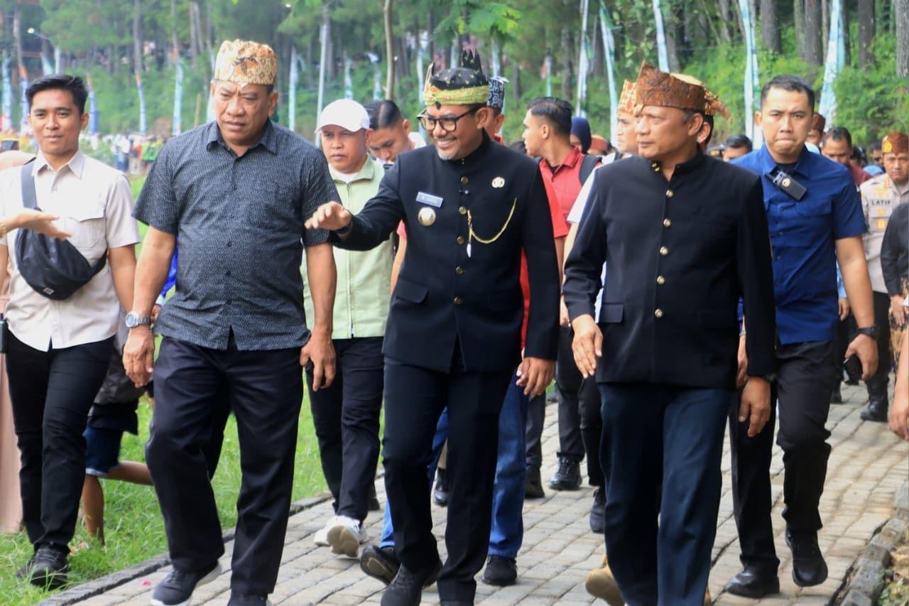 Kapolda Jatim Hadiri Grand Opening Festival Seven Lakes 2025 di Ranu Segaran Tiris