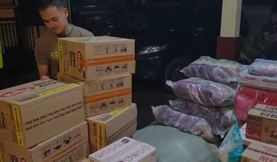 Polda Jatim Beri Bantuan Kemanusiaan Warga Terdampak Erupsi Gunung Semeru