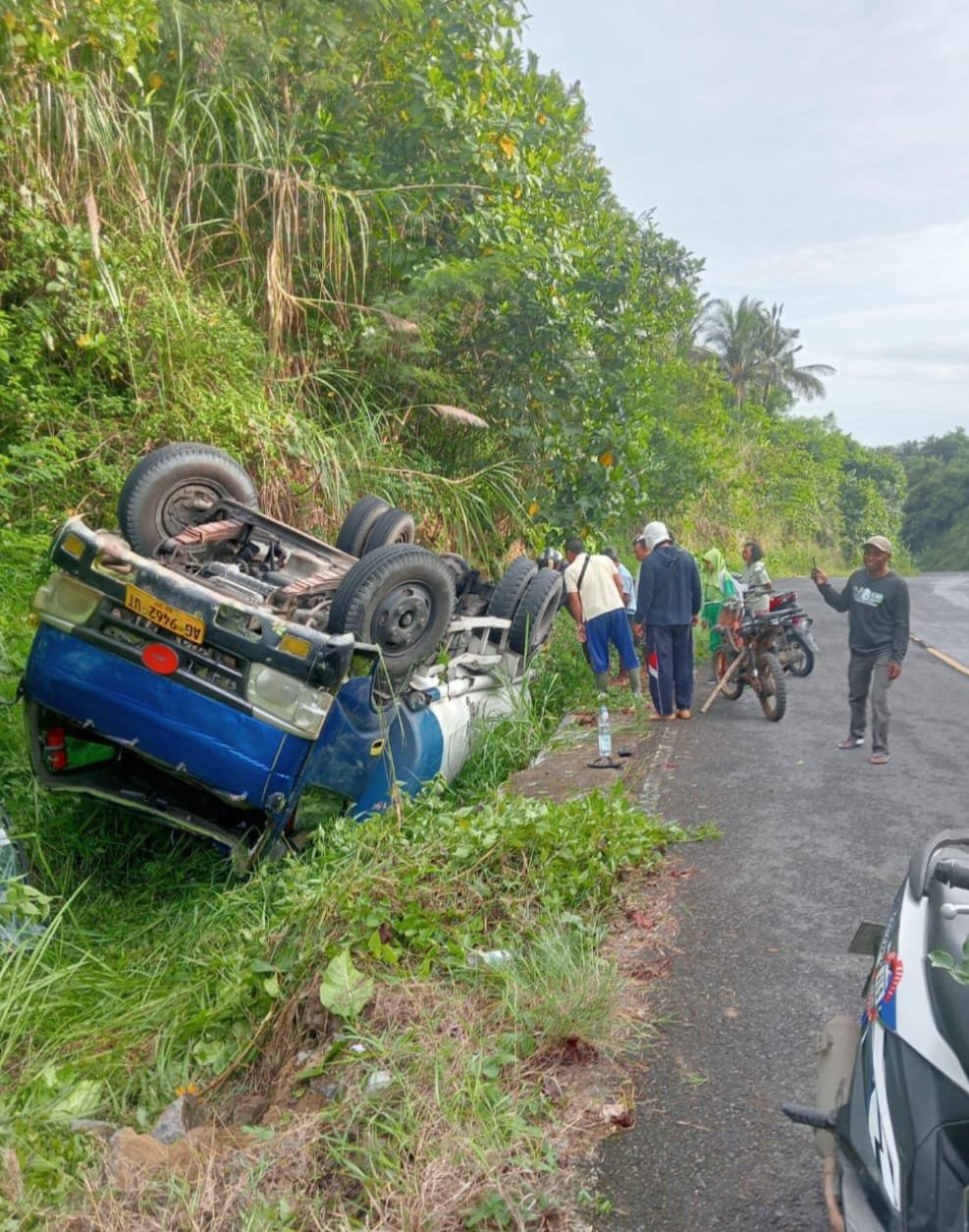 TRUK TANKI TERGULING ,SUPIR HILANG    