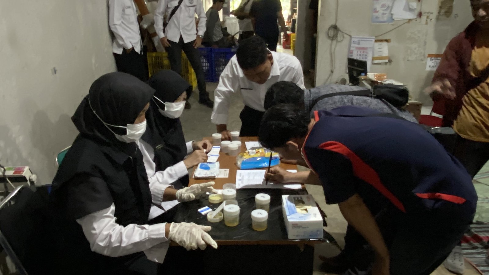 Cegah Narkoba Lewat Paket, BNNK Kendal Tes Urine Karyawan JNE