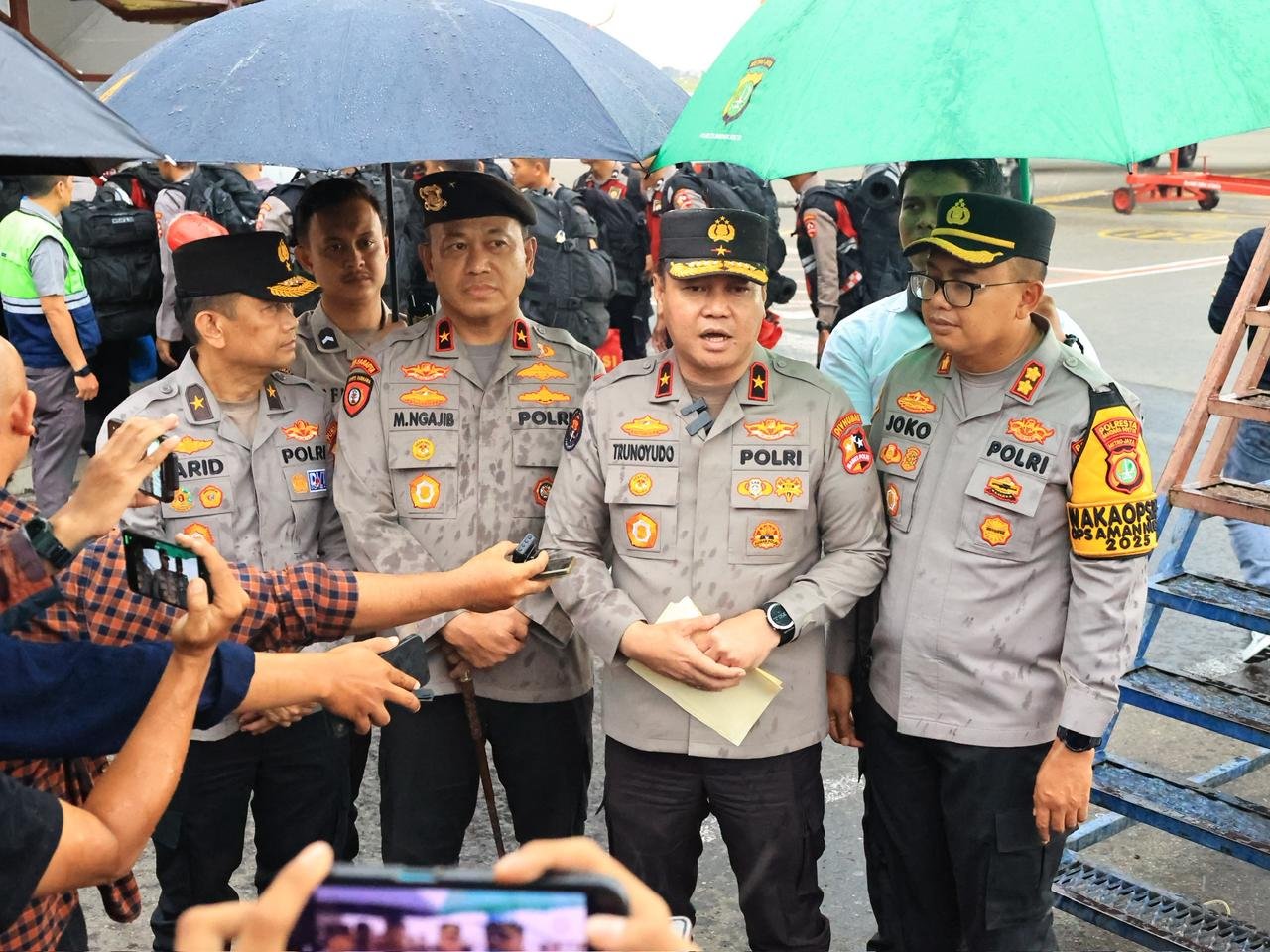 Polri Kerahkan 3 Pesawat, 5 Helikopter, dan 9 Kapal untuk Percepatan Bantuan Bencana Acehâ€“Sumutâ€“Sumb