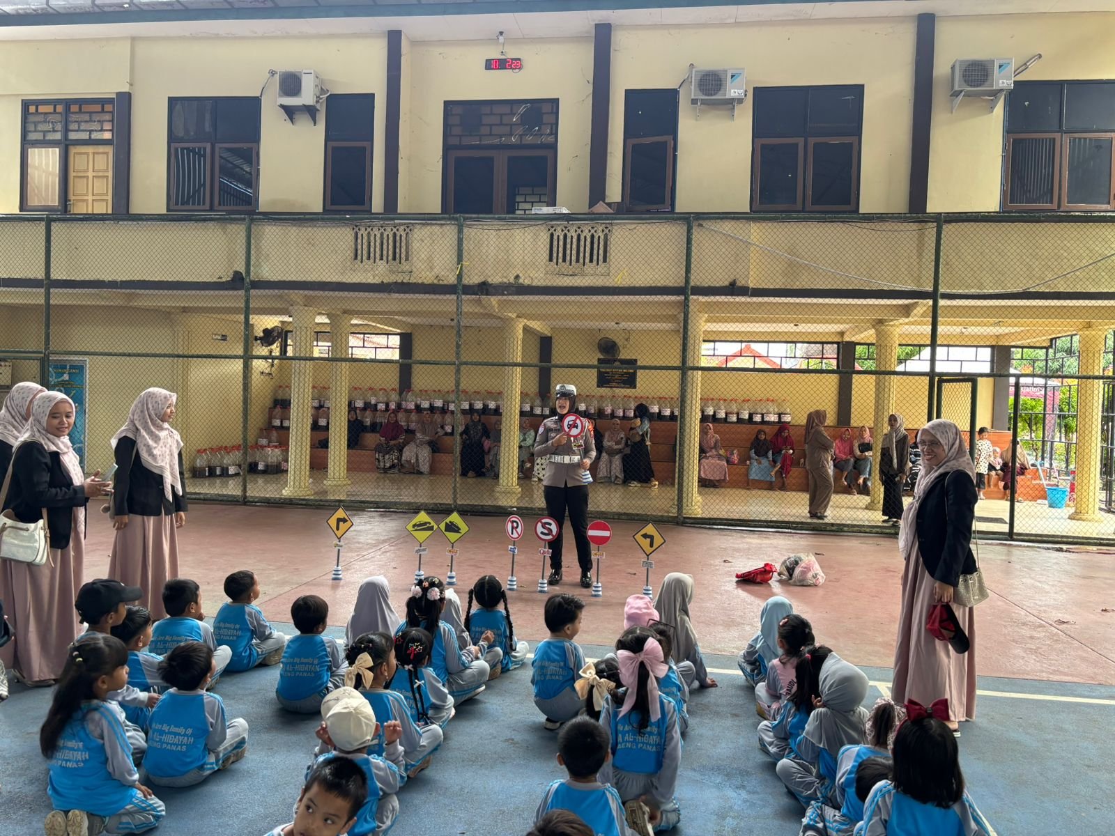 Satlantas Polres Sumenep Gelar Kegiatan Polisi Sahabat Anak Tanamkan Kesadaran Tertib Lalu Lintas S