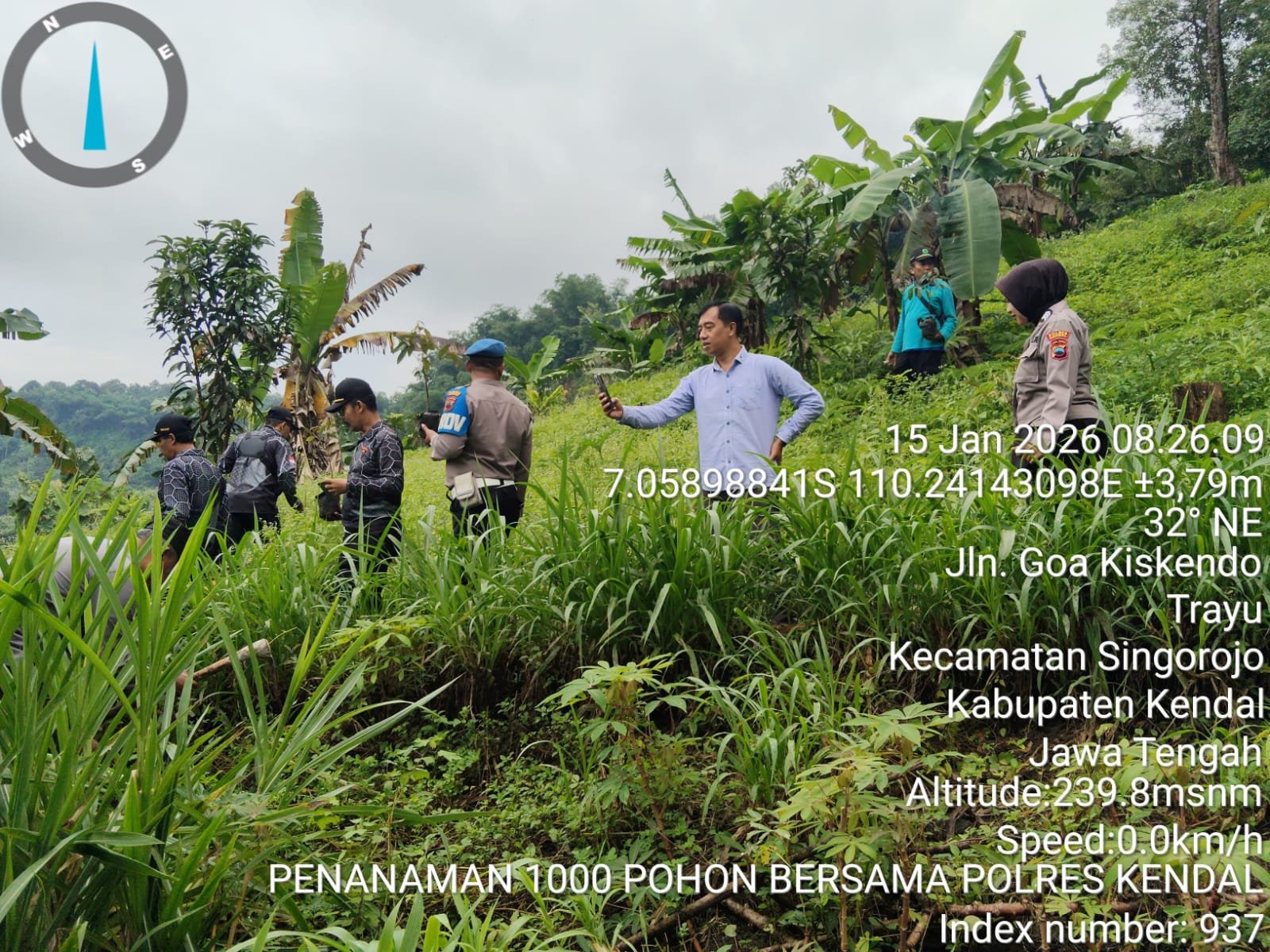 KPH Perhutani Kendal Kolaborasi dengan Polsek Singorojo Hijaukan 6,4 Hektare Hutan Kendal