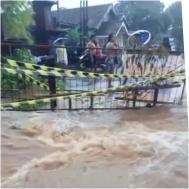 Hujan Deras Sebabkan Banjir, Jalan PU Wangkal–Condong Tak Bisa Dilalui Roda Empat