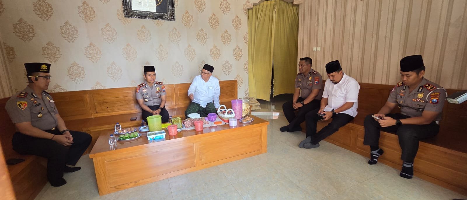 Kapolres Pasuruan Silaturahmi ke Pengasuh Ponpes Cangaan II Bangil