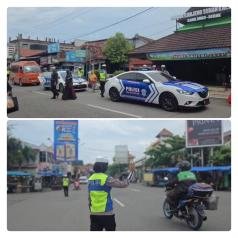 Polwan Satlantas Demak Ajak Pedagang dan Peziarah Tertib Berlalu Lintas