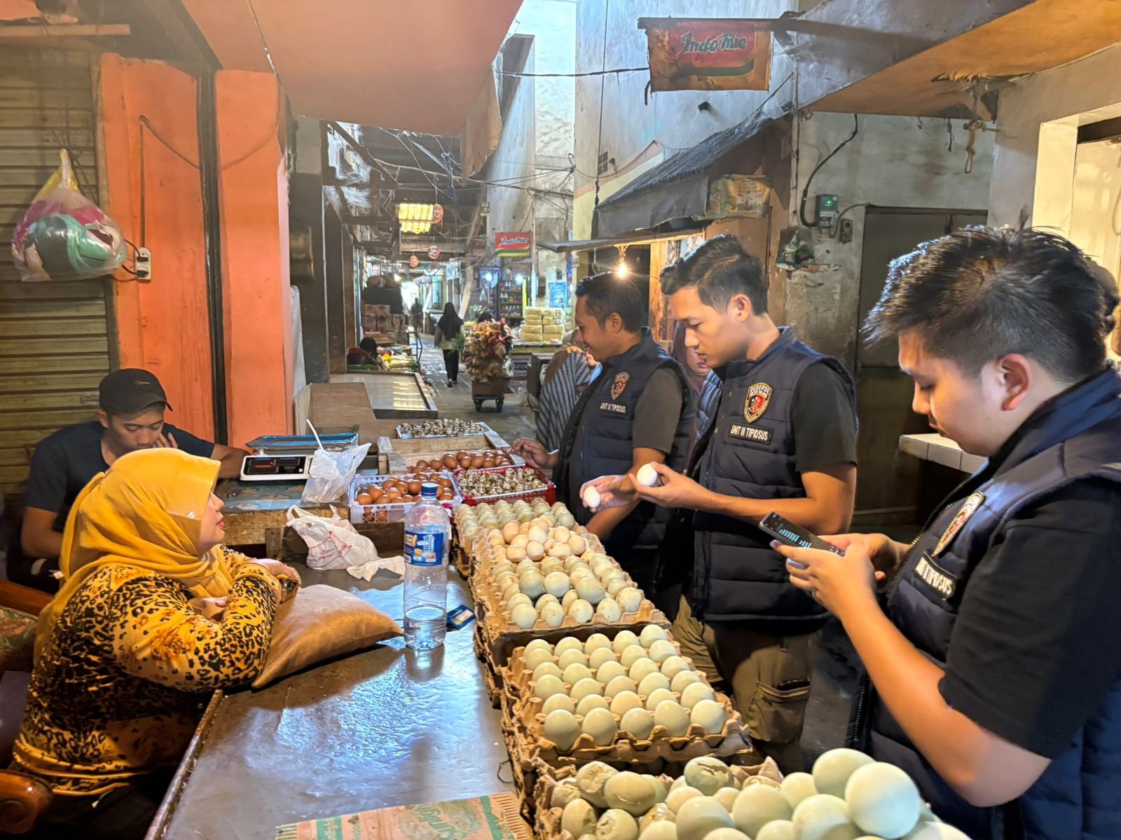 Satgas Pangan Polres Malang Turun ke Pasar, Pastikan Harga dan Ketersediaan Bapokting Aman Jelang Ra
