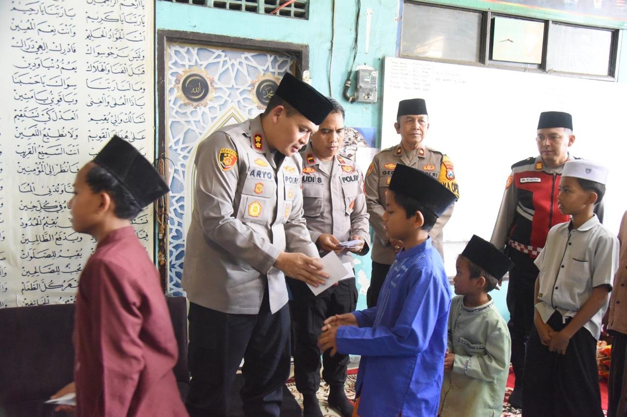 Safari Ramadan di Pesantren Al Fitroh, Kapolres Bondowoso Pererat Silaturahmi dan Tebar Kepedulian