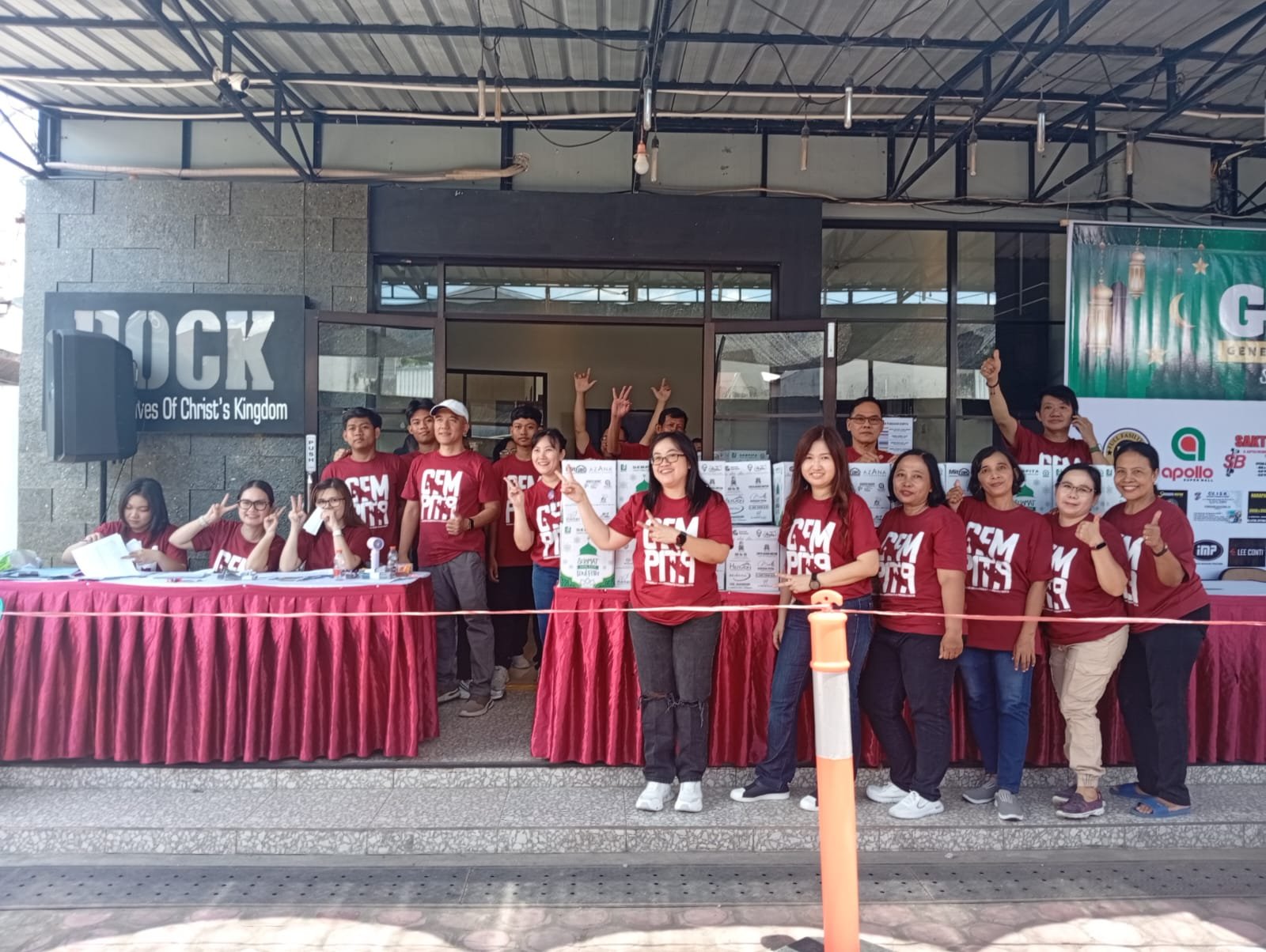 GEREJA GBI ROCK - GEBITA TULUNG AGUNG GELAR AKSI SOSIAL BESAR RATUSAN WARGA TRIMA BANTUAN