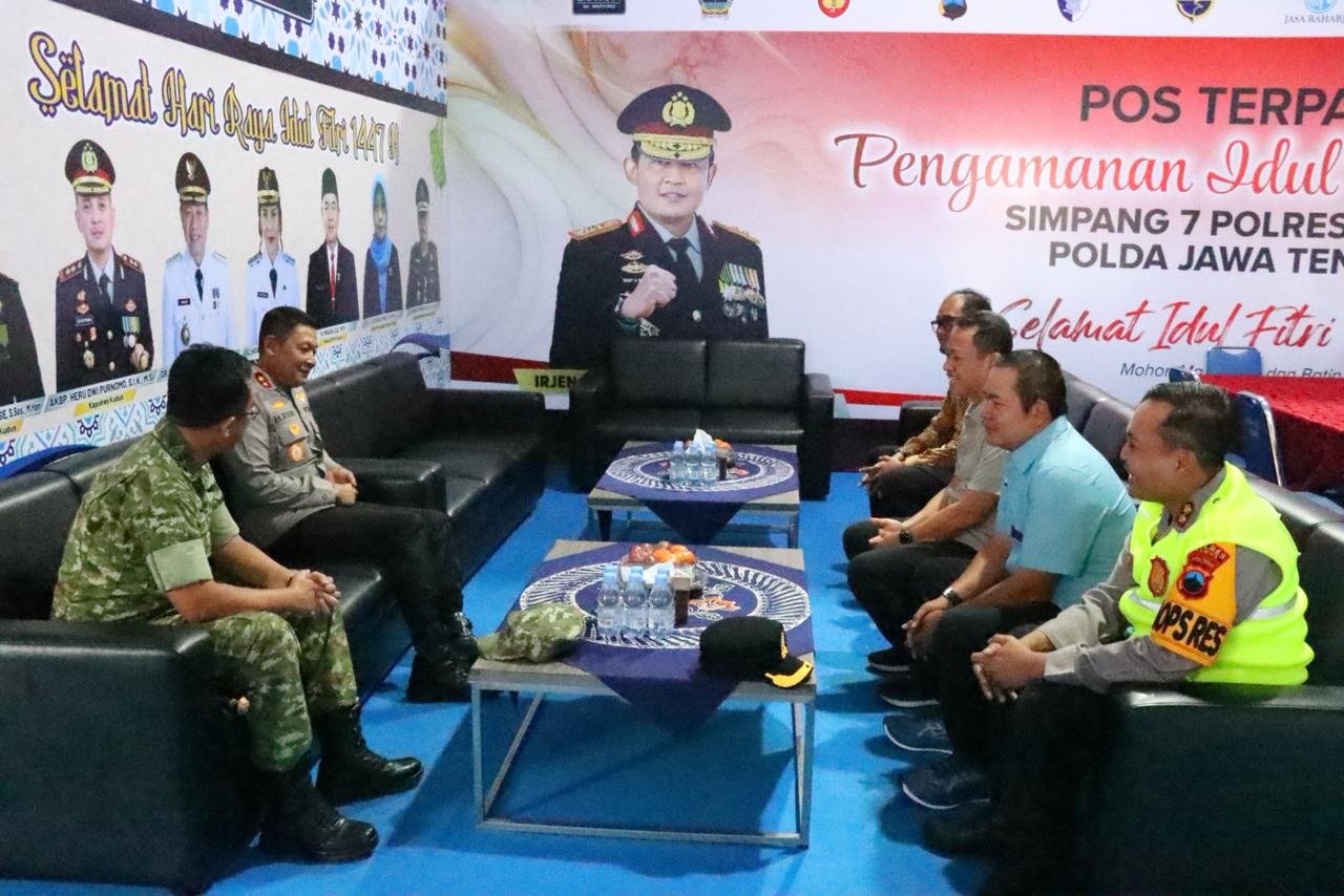 Kapolda Jateng Kunjungi Pos Terpadu Polres Kudus Tegaskan Kesiapan Pengamanan Arus Balik dan Tradisi