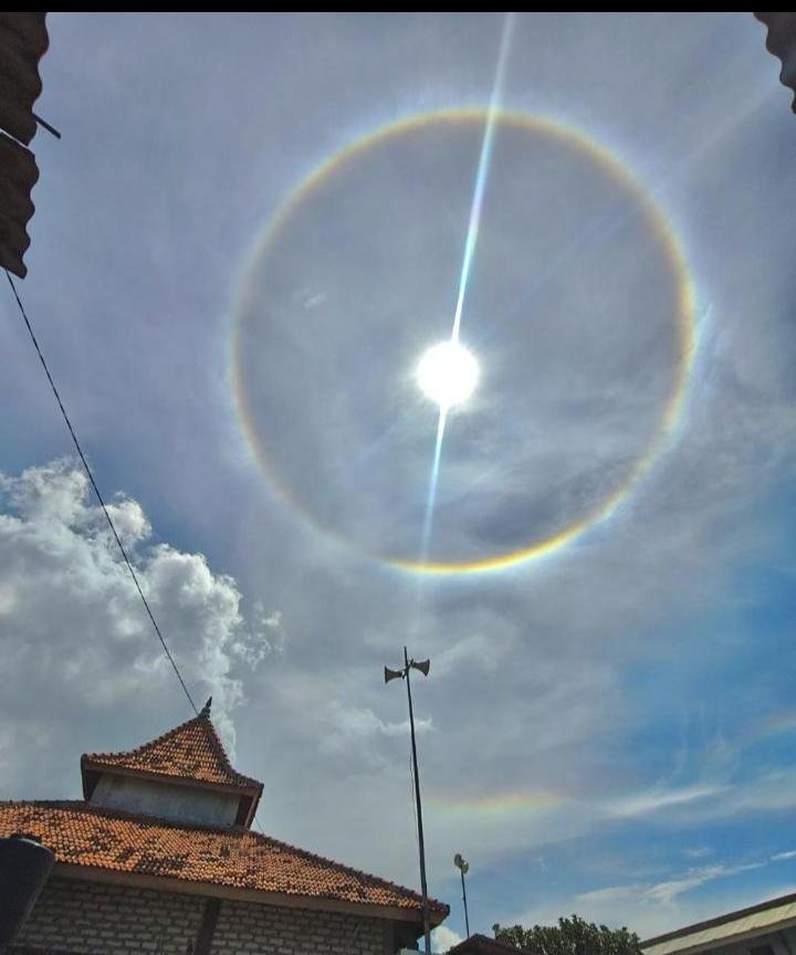 Fenomena Halo Matahari Muncul hampir tiap tahun di Langit Sampang Warga Camplong Dibuat Takjub